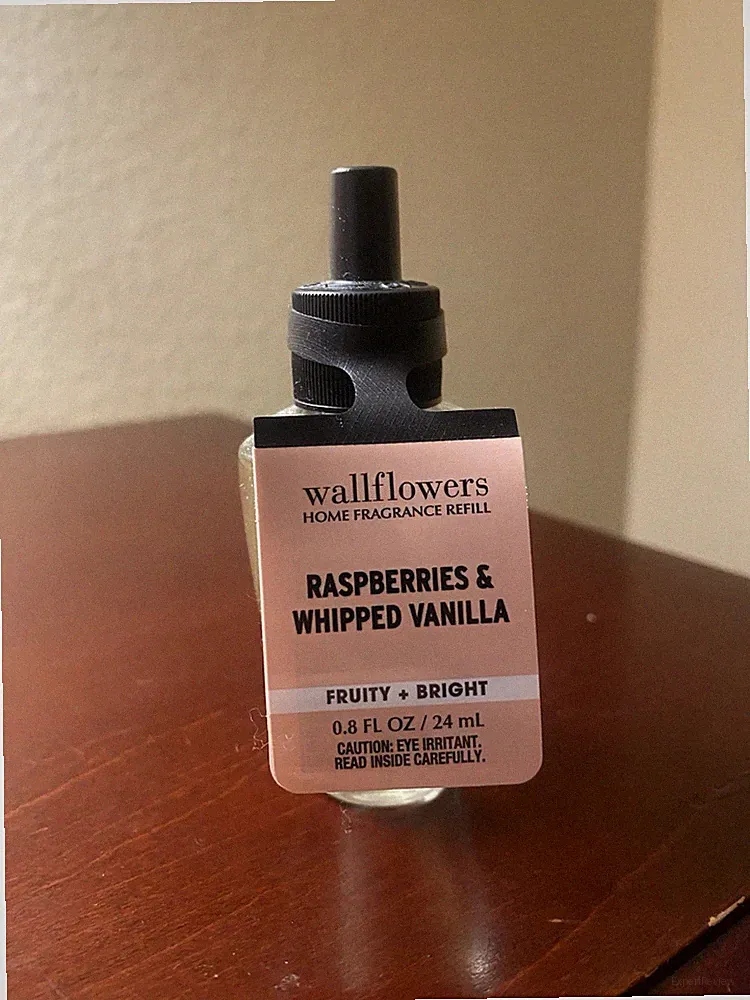 B&BW Wallflowers Fragrance Refill Oil Raspberries & Whipped Vanilla 0.8 fl oz